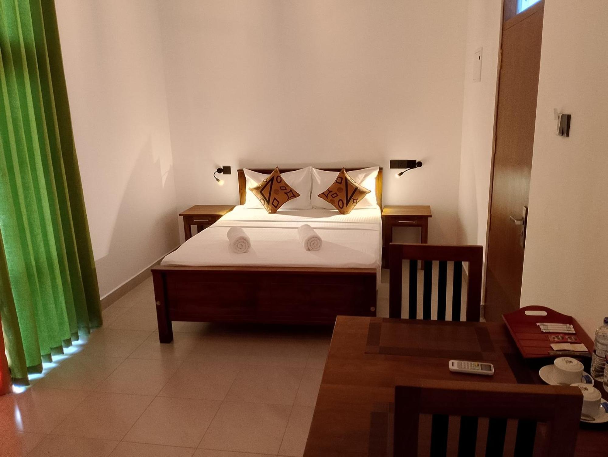 Malindu Yala Gate Hotel Тисамахарама Екстериор снимка