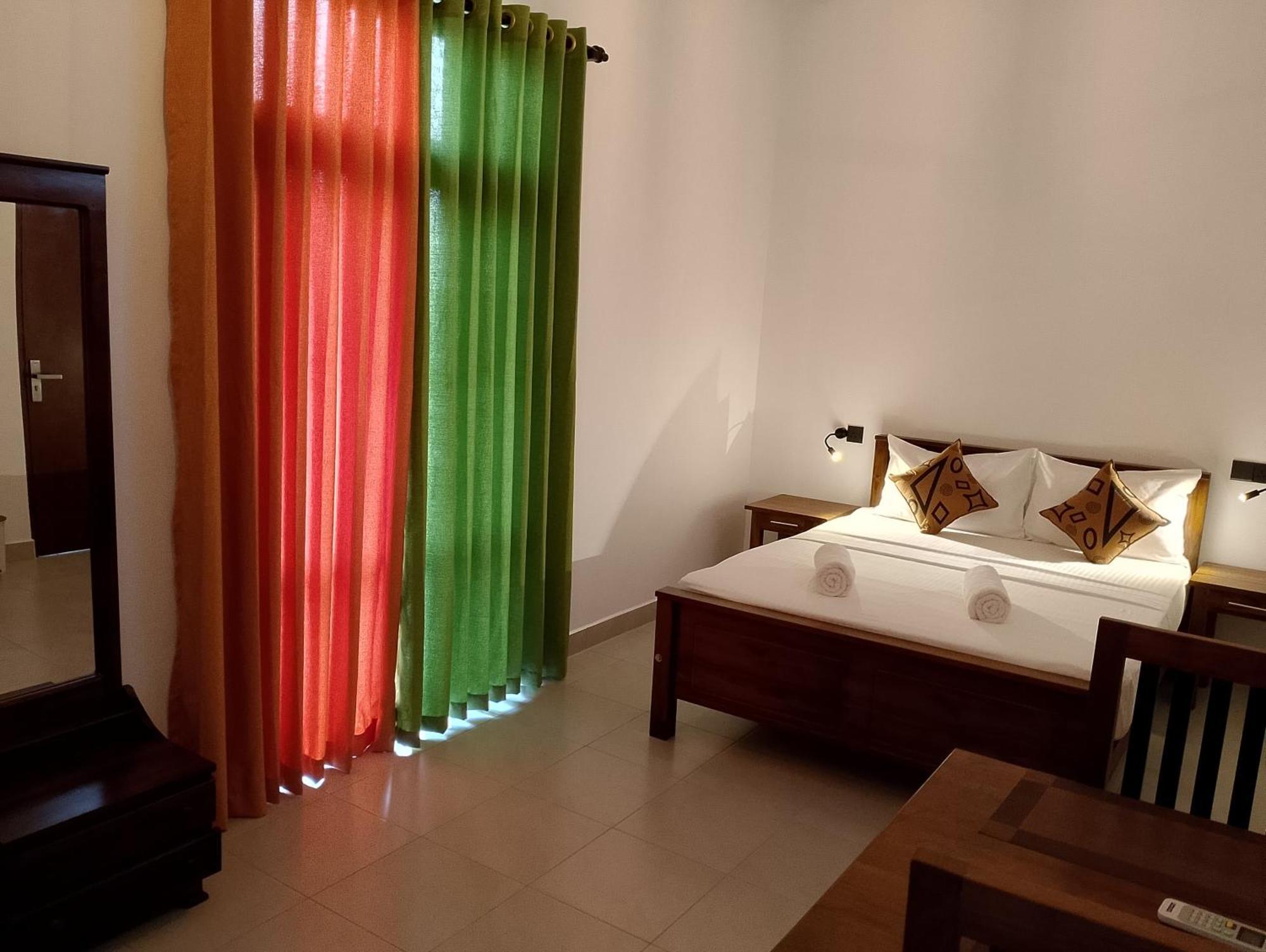 Malindu Yala Gate Hotel Тисамахарама Екстериор снимка