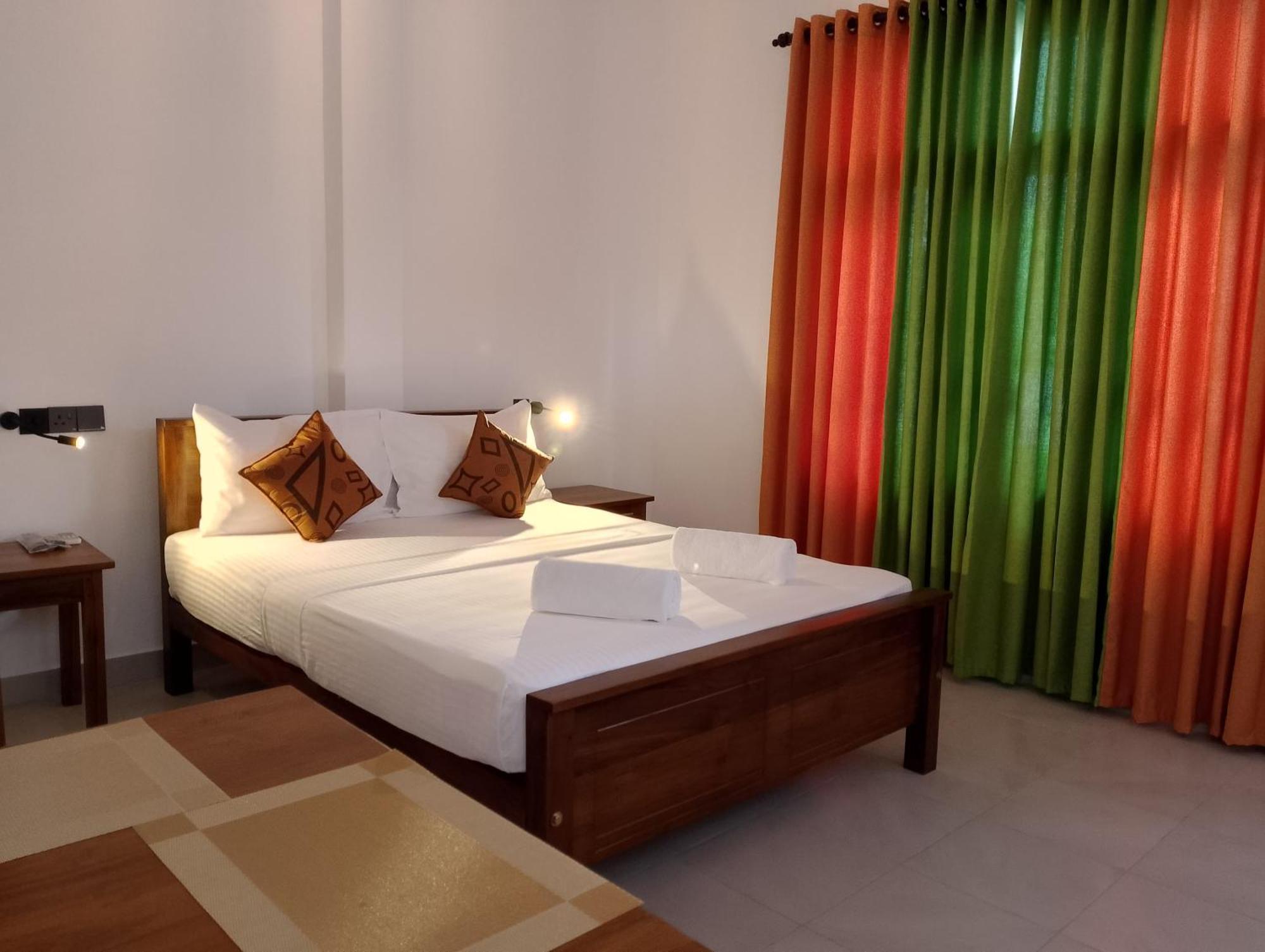 Malindu Yala Gate Hotel Тисамахарама Екстериор снимка