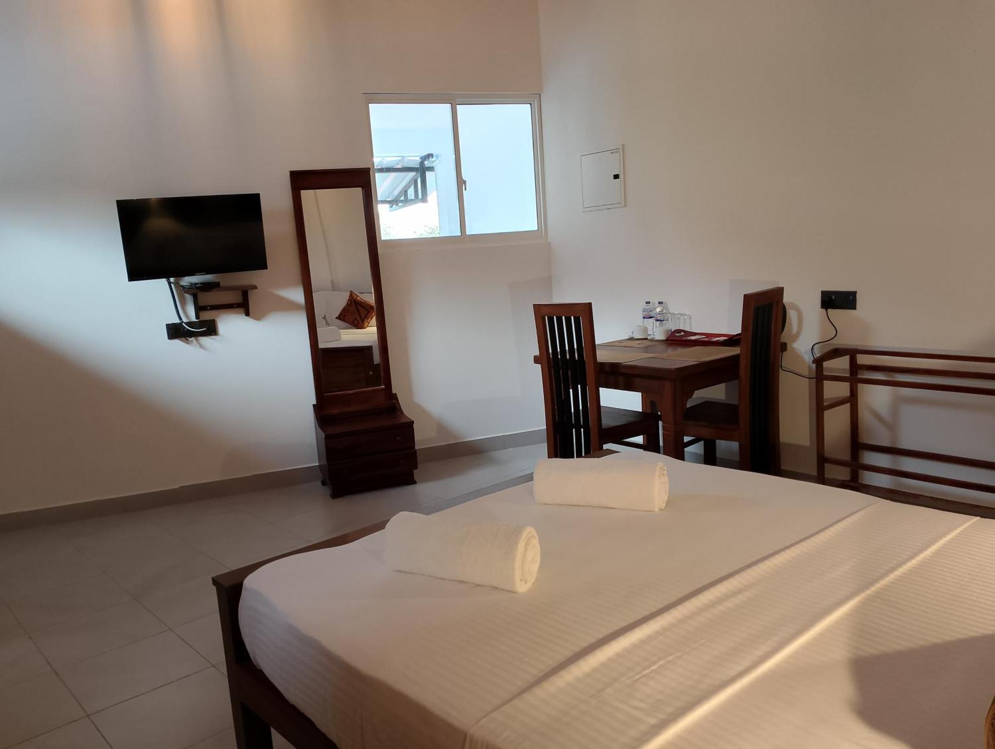 Malindu Yala Gate Hotel Тисамахарама Екстериор снимка