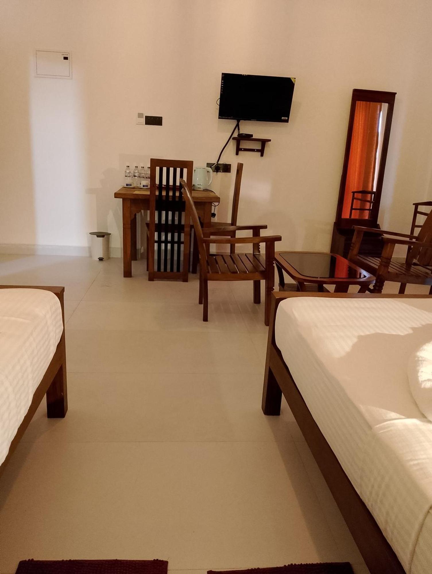 Malindu Yala Gate Hotel Тисамахарама Екстериор снимка