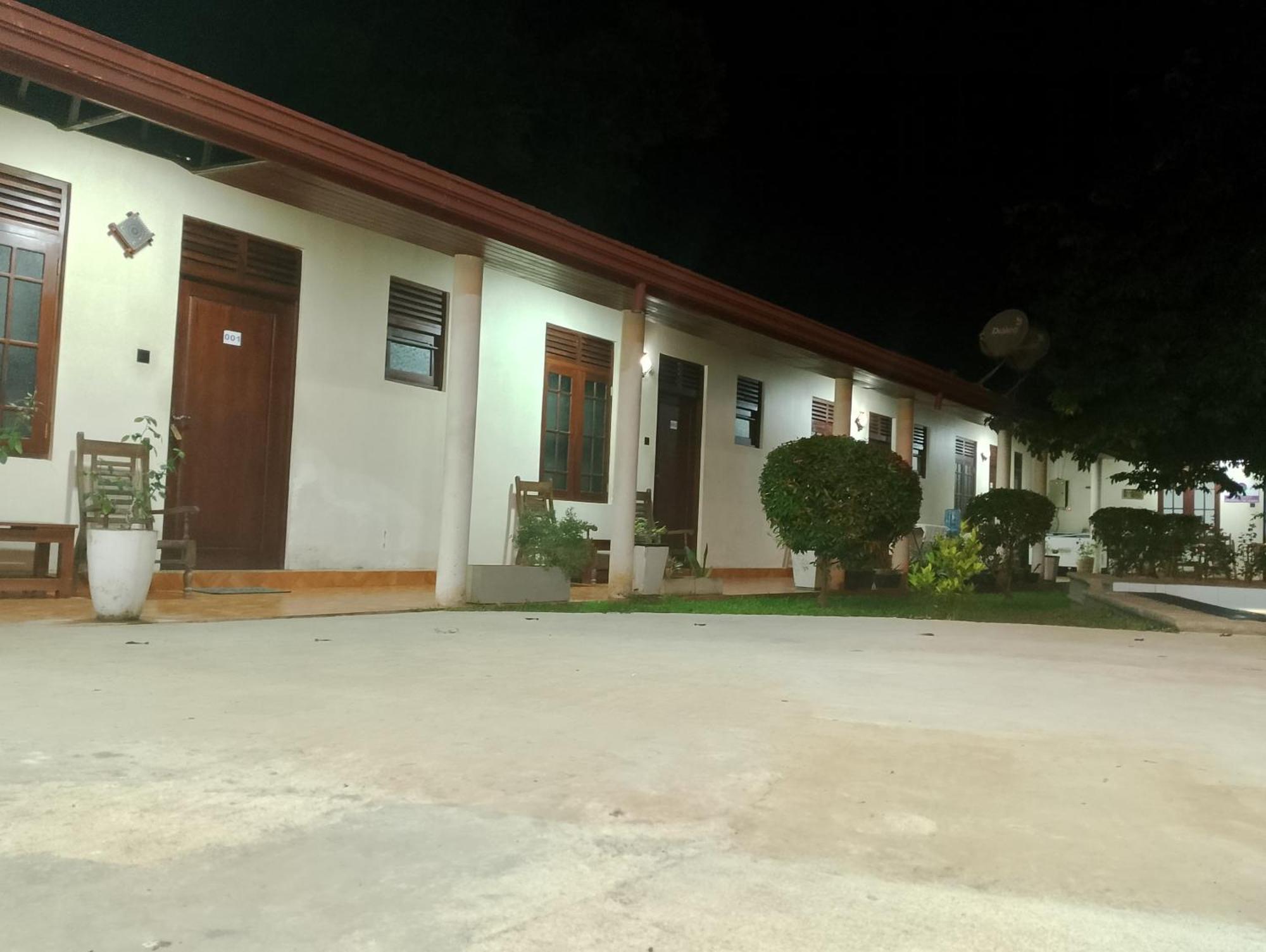Malindu Yala Gate Hotel Тисамахарама Екстериор снимка