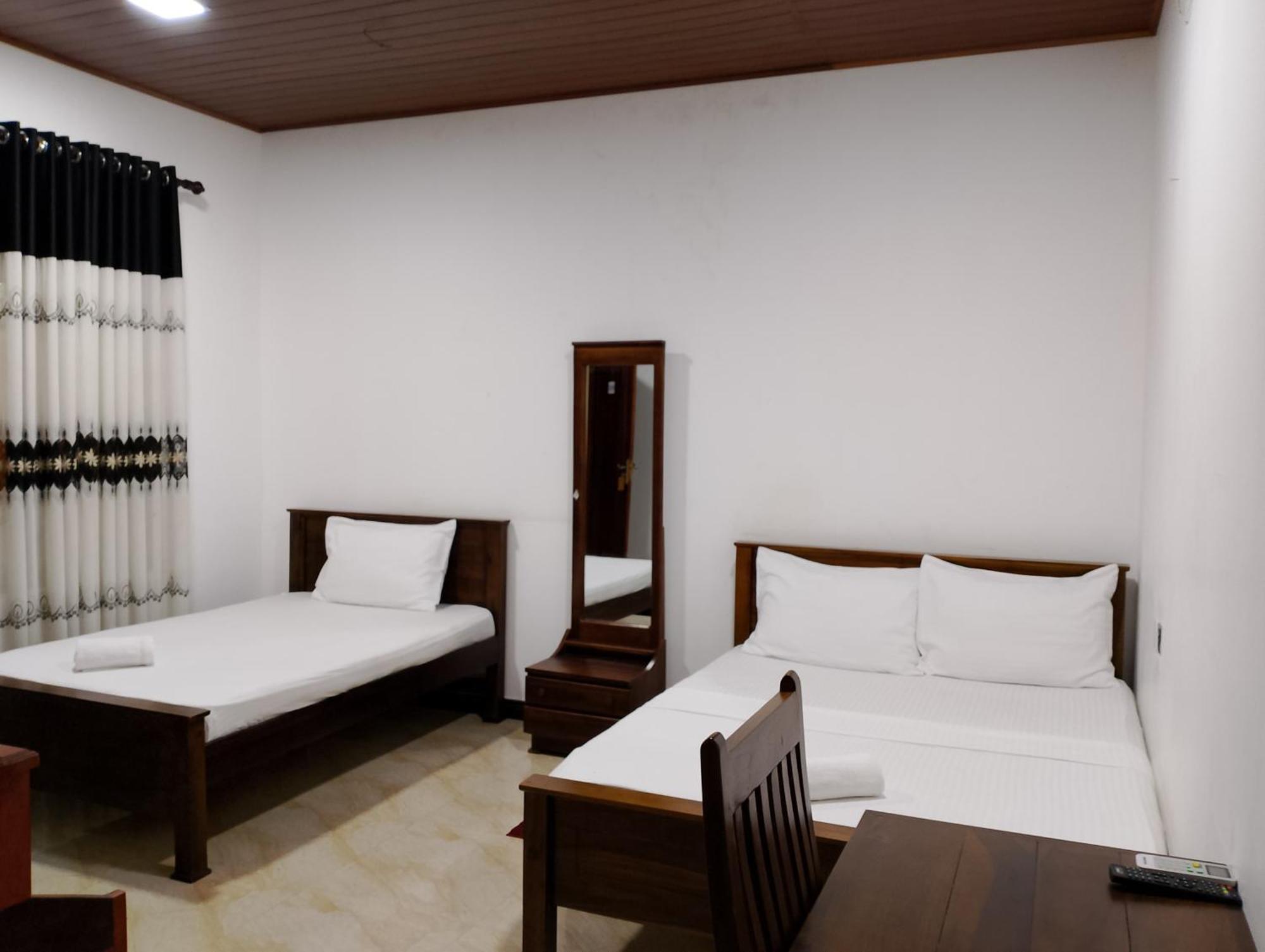 Malindu Yala Gate Hotel Тисамахарама Екстериор снимка