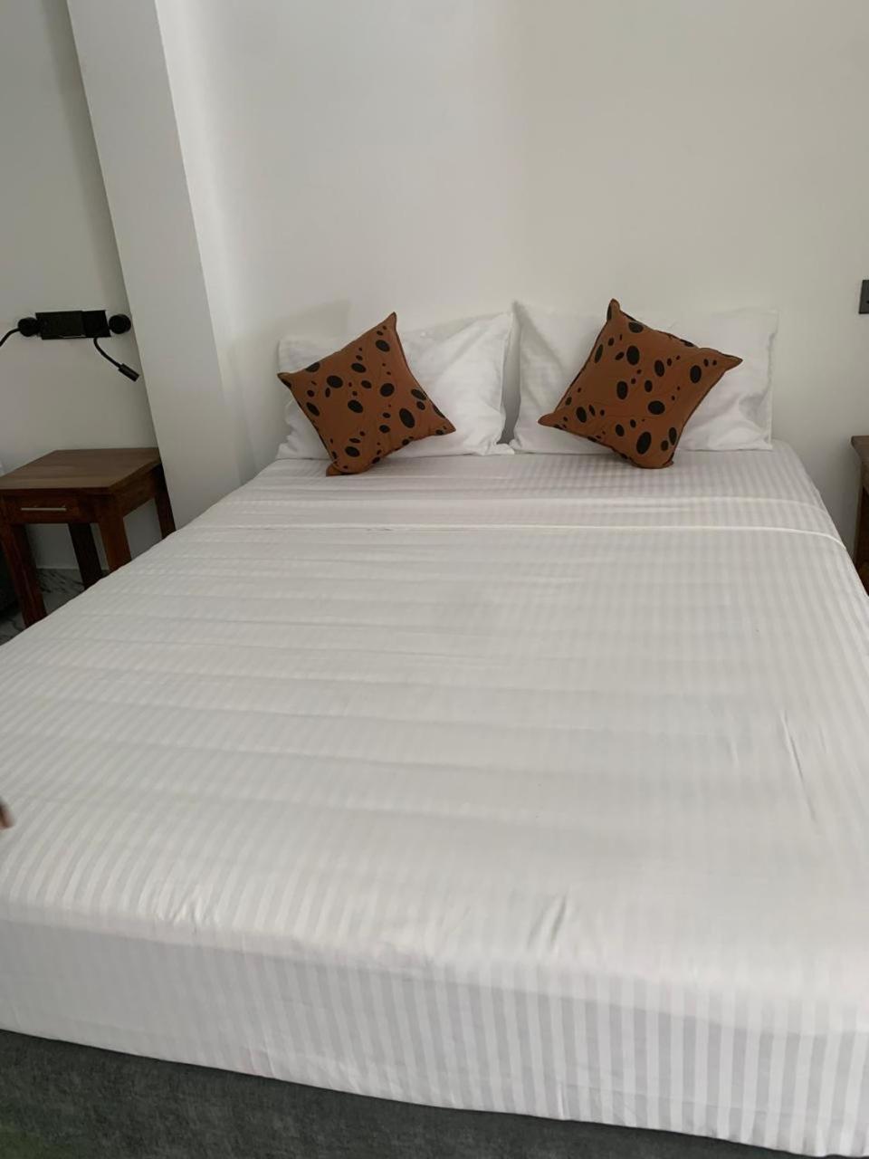 Malindu Yala Gate Hotel Тисамахарама Екстериор снимка