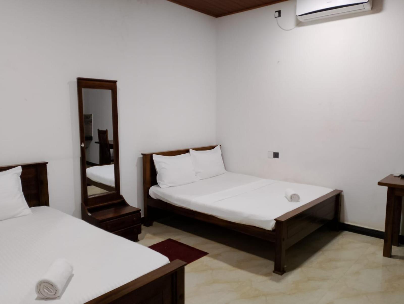 Malindu Yala Gate Hotel Тисамахарама Екстериор снимка